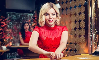 Hỗ trợ qua Hotline